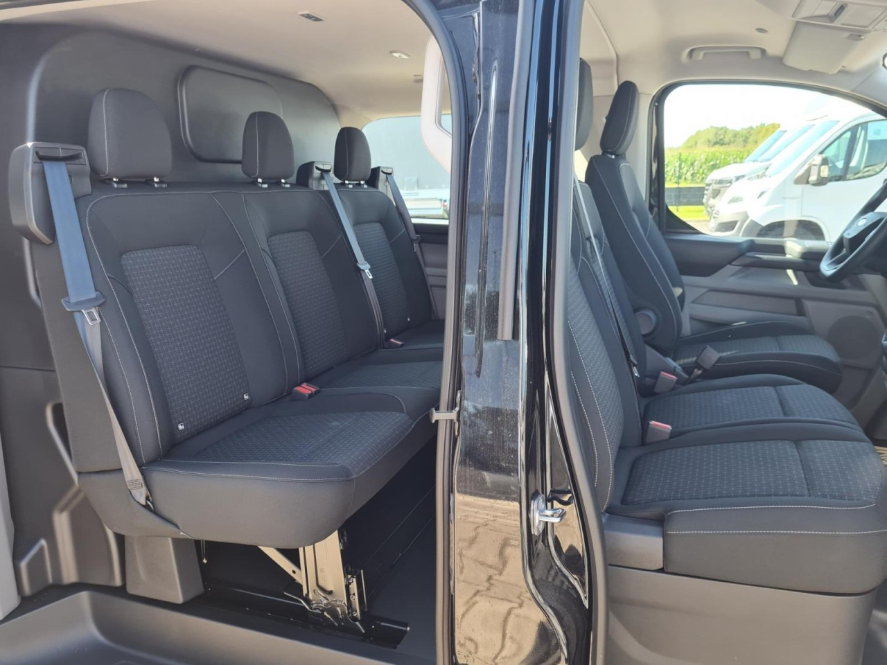 Ford Custom Kasten 320 L2 Trend Doka 6-Sitze KAMERA TEMPO - Mali kombi, Dostavno vozilo sa duplom kabinom: slika 4 Ford Custom Kasten 320 L2 Trend Doka 6-Sitze KAMERA TEMPO - Mali kombi, Dostavno vozilo sa duplom kabinom: slika 4