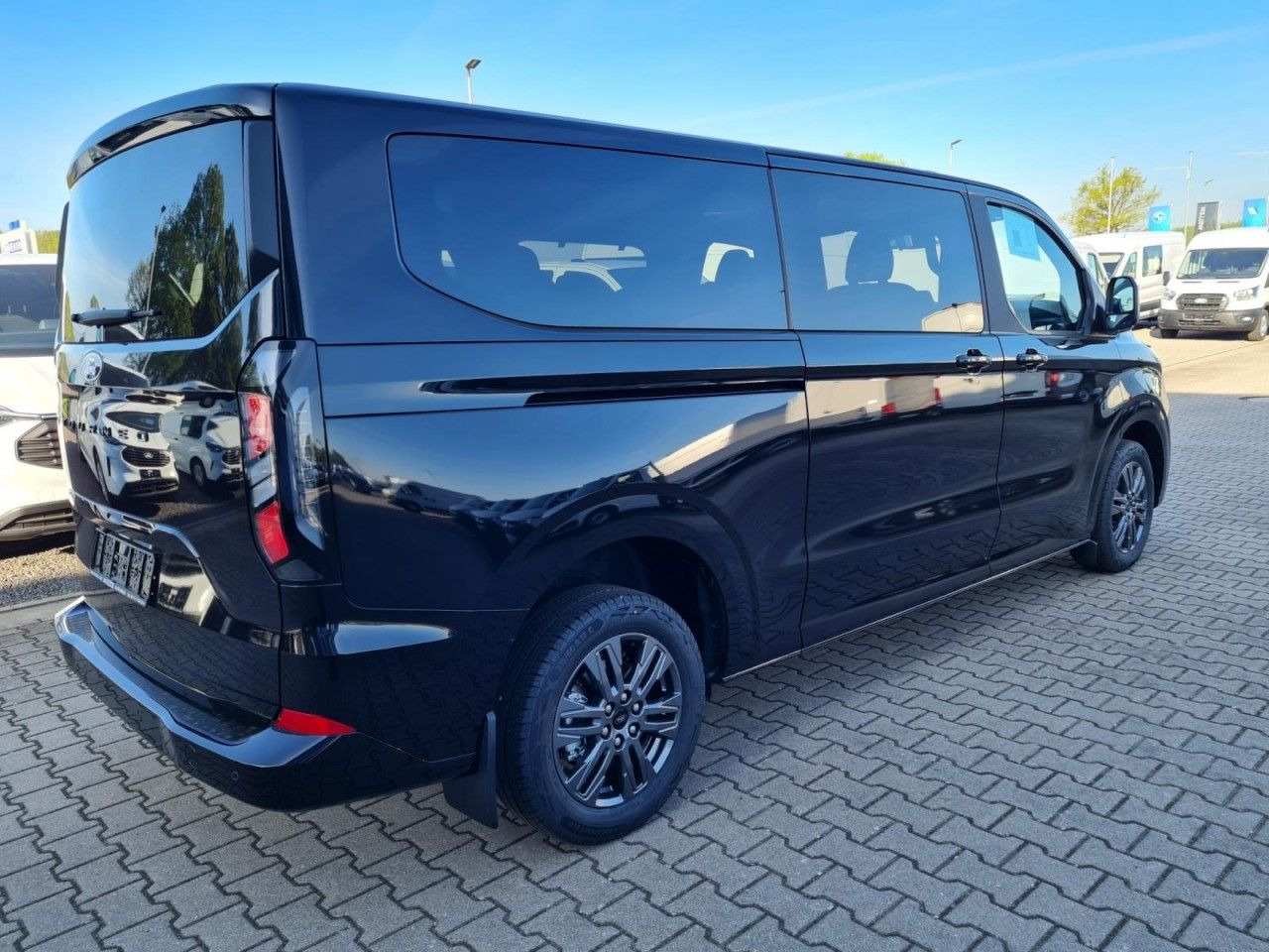 Ford Tourneo Custom 320 AG L2 Titanium 8 Sitze LEDER - Putnički kombi: slika 4 Ford Tourneo Custom 320 AG L2 Titanium 8 Sitze LEDER - Putnički kombi: slika 4