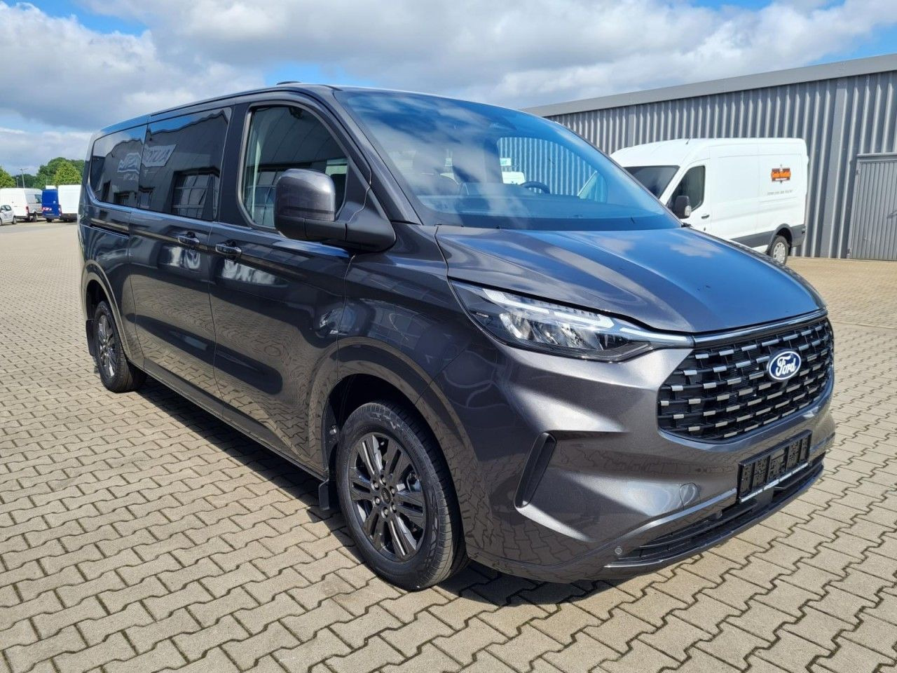 Ford Tourneo Custom 8 Sitze 320 L2 Titanium LED AUTOM - Putnički kombi: slika 3 Ford Tourneo Custom 8 Sitze 320 L2 Titanium LED AUTOM - Putnički kombi: slika 3