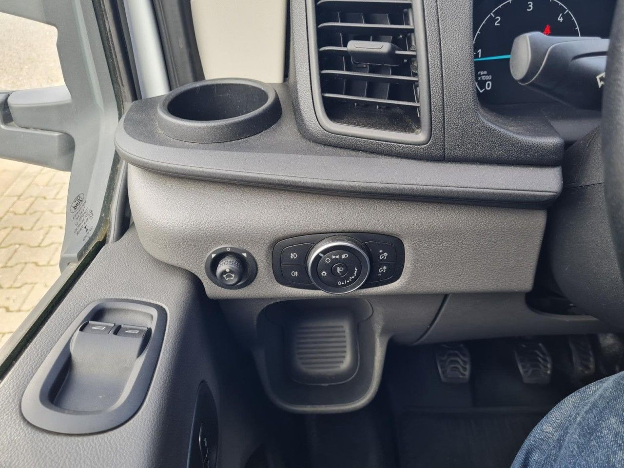 Dostavno vozilo sa ceradom, Dostavno vozilo sa duplom kabinom Ford Transit 350 DoKa Plane L3 Trend KLIMA TEMPOMAT: slika 23