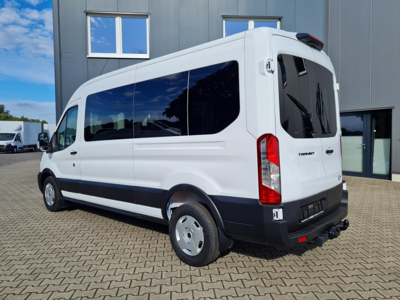 Ford Transit 350 Kombi TDCi L3 AG Trend 9 Sitze AHK KAMERA - Minibus, Putnički kombi: slika 4 Ford Transit 350 Kombi TDCi L3 AG Trend 9 Sitze AHK KAMERA - Minibus, Putnički kombi: slika 4