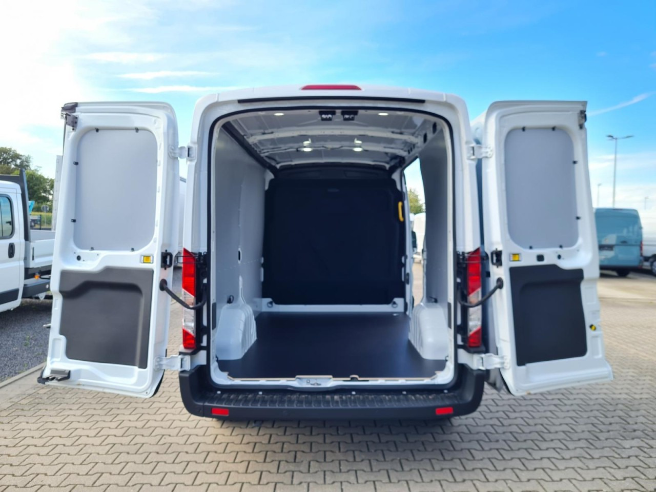 Ford Transit Kasten TDCi L2H2 Trend Klima Holzverkleid. - Mali kombi: slika 5 Ford Transit Kasten TDCi L2H2 Trend Klima Holzverkleid. - Mali kombi: slika 5