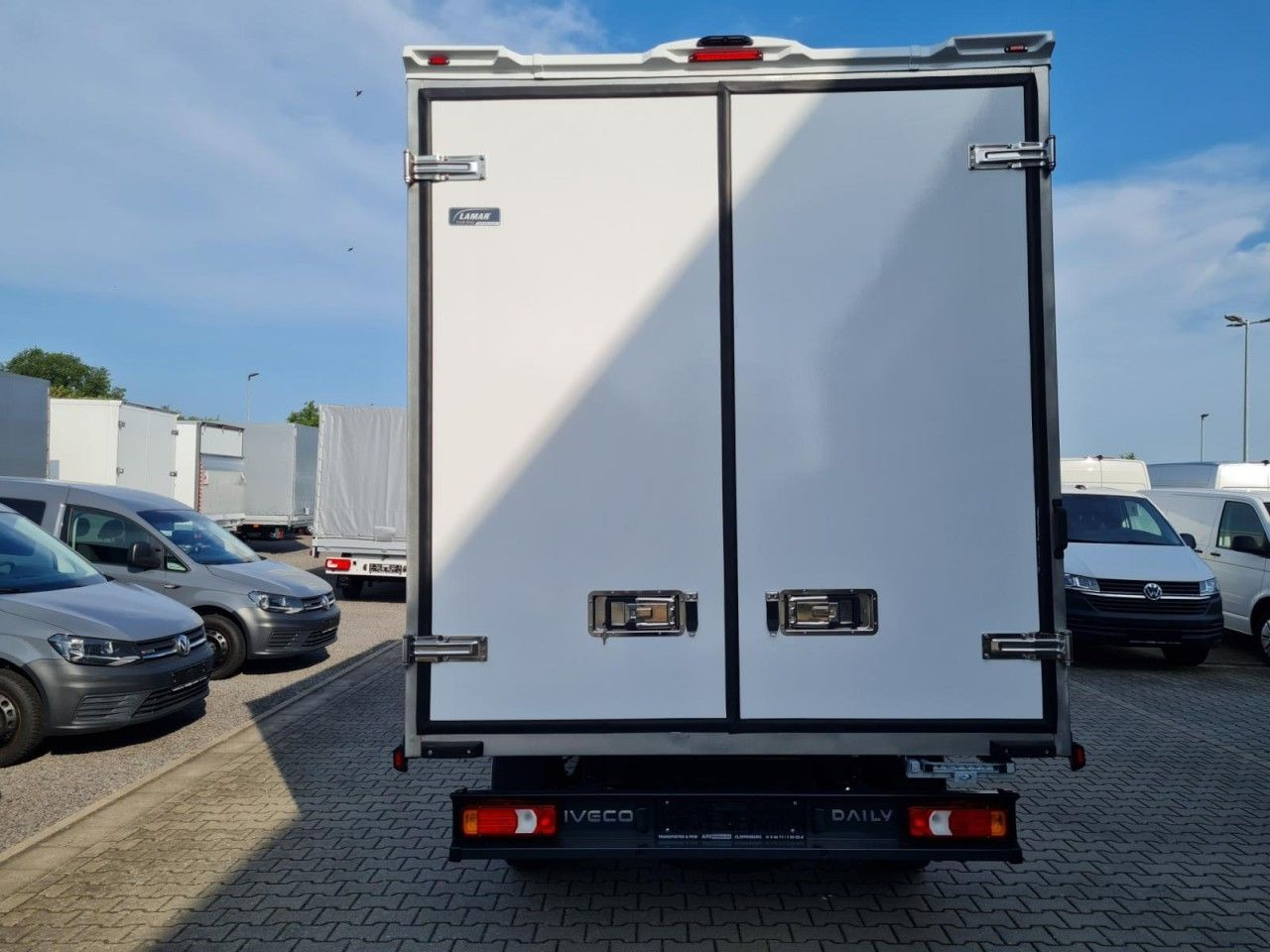 Iveco Daily 35S18 3.0 Koffer Hi Matic LM KAMERA NAVI - Dostavno vozilo sa zatvorenim sandukom: slika 5 Iveco Daily 35S18 3.0 Koffer Hi Matic LM KAMERA NAVI - Dostavno vozilo sa zatvorenim sandukom: slika 5