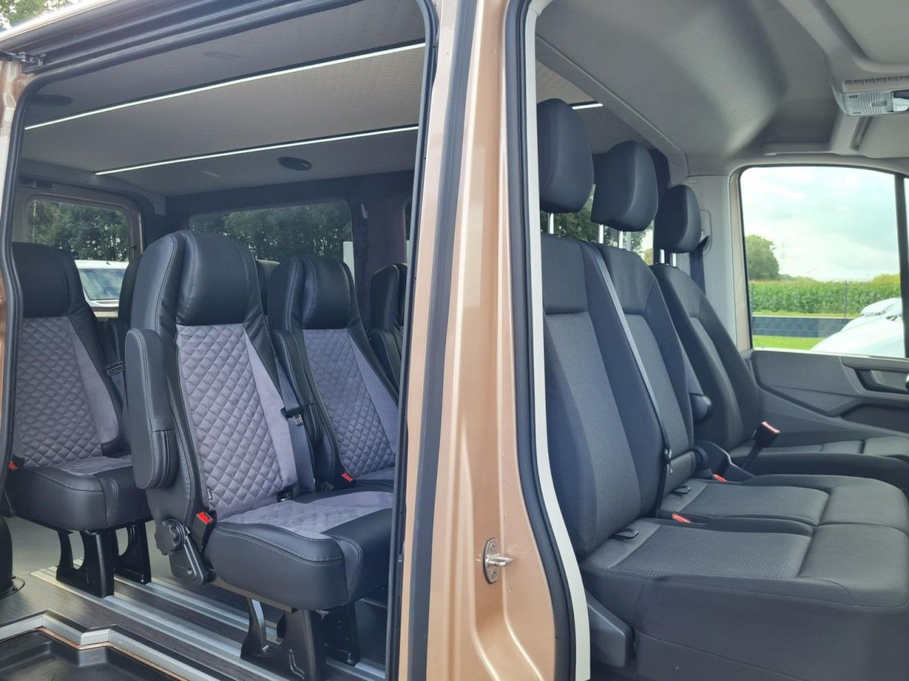 MAN TGE 3.180 TDi Kombi 9 Sitzer LED LM KAMERA Sonde - Putnički kombi: slika 4 MAN TGE 3.180 TDi Kombi 9 Sitzer LED LM KAMERA Sonde - Putnički kombi: slika 4