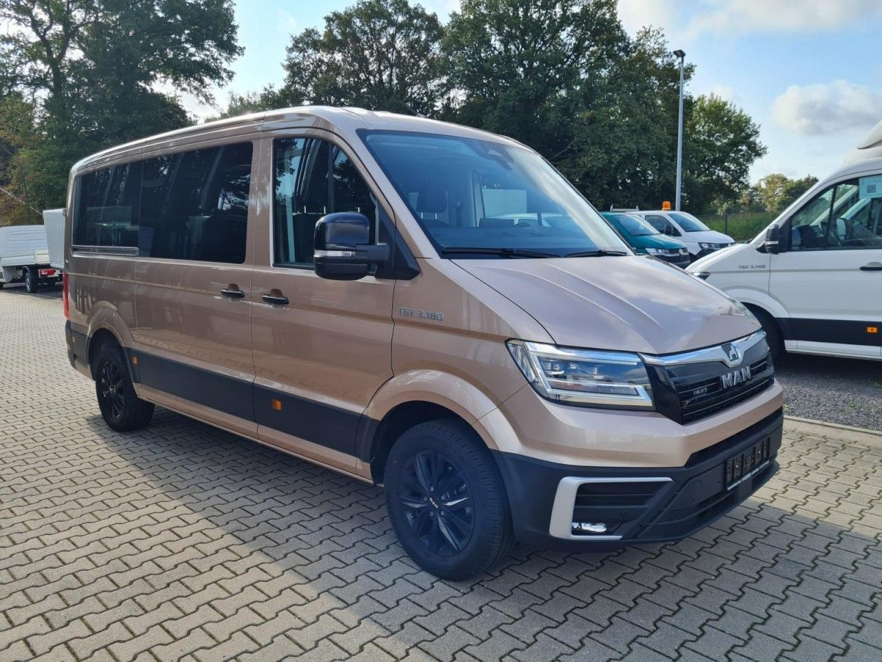 MAN TGE 3.180 TDi Kombi 9 Sitzer LED LM KAMERA Sonde - Putnički kombi: slika 3 MAN TGE 3.180 TDi Kombi 9 Sitzer LED LM KAMERA Sonde - Putnički kombi: slika 3