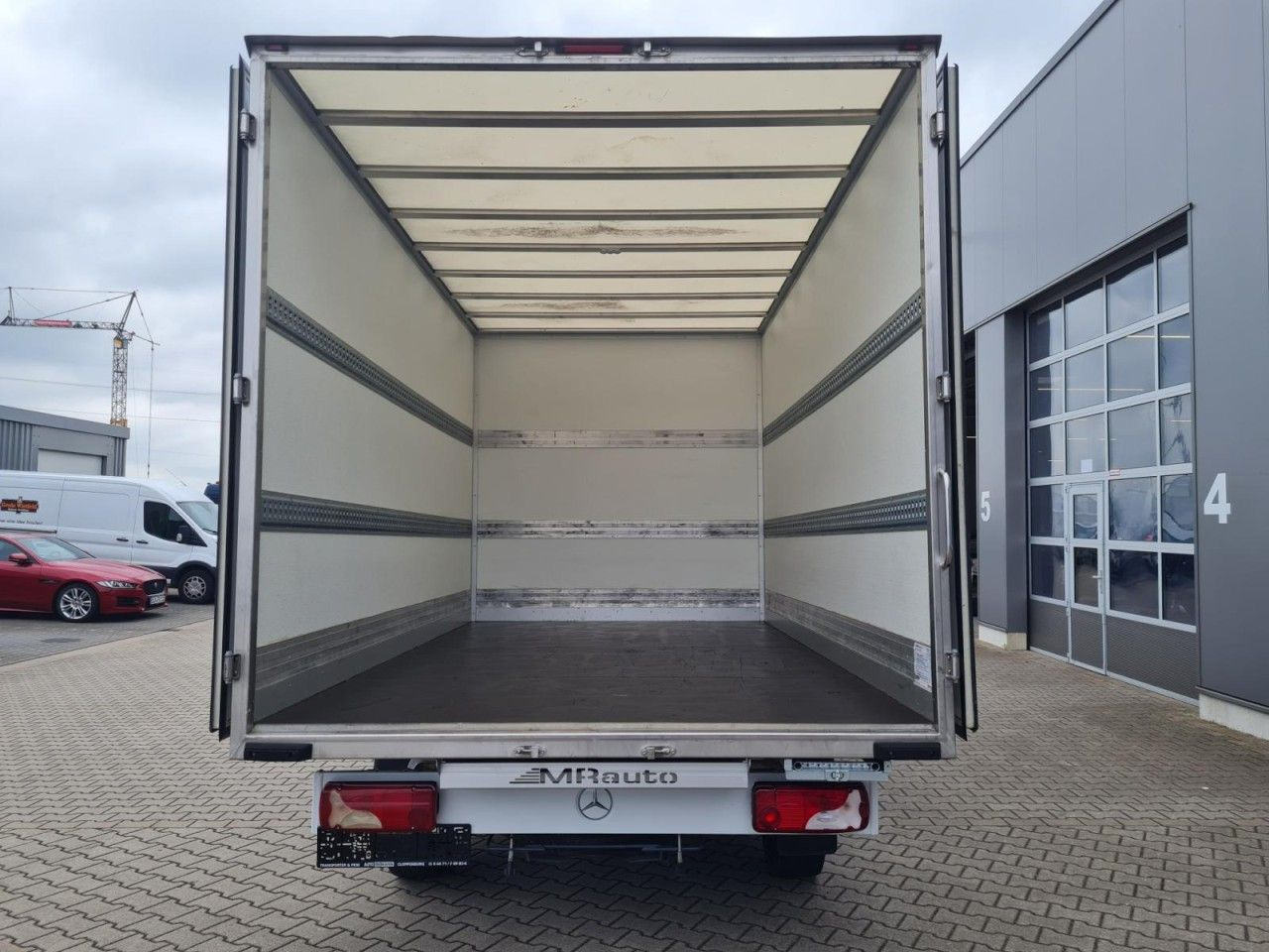Mercedes-Benz Sprinter 315 CDI Koffer RWD KLIMA TEMPOMAT RWD - Dostavno vozilo sa zatvorenim sandukom: slika 5 Mercedes-Benz Sprinter 315 CDI Koffer RWD KLIMA TEMPOMAT RWD - Dostavno vozilo sa zatvorenim sandukom: slika 5