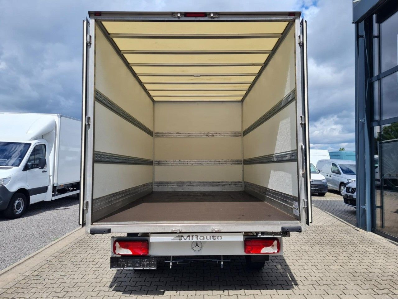 Mercedes-Benz Sprinter 315 CDI Möbel Koffer RWD KLIMA TEMPOMAT - Dostavno vozilo sa zatvorenim sandukom: slika 5 Mercedes-Benz Sprinter 315 CDI Möbel Koffer RWD KLIMA TEMPOMAT - Dostavno vozilo sa zatvorenim sandukom: slika 5