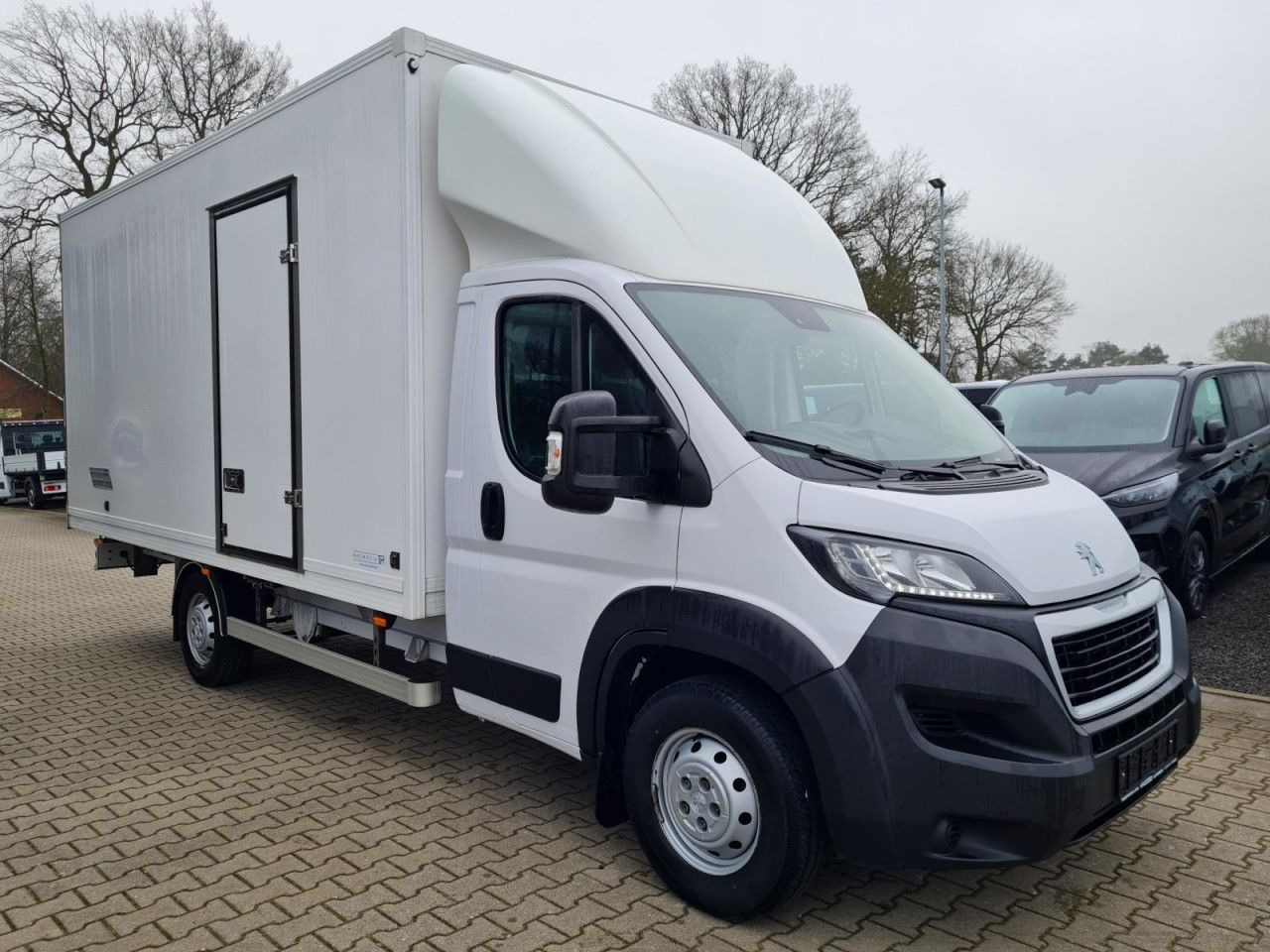 Peugeot Boxer 3.5t Koffer lang L4 ERGO KLIMA KOMFORT TEM - Dostavno vozilo sa zatvorenim sandukom: slika 3 Peugeot Boxer 3.5t Koffer lang L4 ERGO KLIMA KOMFORT TEM - Dostavno vozilo sa zatvorenim sandukom: slika 3