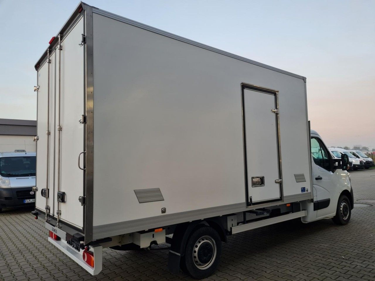 Renault Master 3.5t Möbel Koffer KLIMA LUFTFEDERUNG TEMP - Dostavno vozilo sa zatvorenim sandukom: slika 4 Renault Master 3.5t Möbel Koffer KLIMA LUFTFEDERUNG TEMP - Dostavno vozilo sa zatvorenim sandukom: slika 4