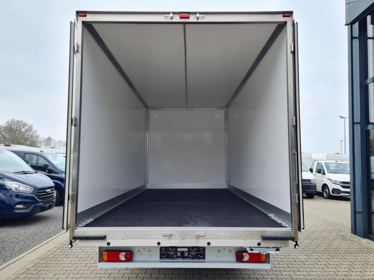 Renault Master 35 New Möbel Koffer KLIMA Tempom LF 4,80m - Dostavno vozilo sa zatvorenim sandukom: slika 5 Renault Master 35 New Möbel Koffer KLIMA Tempom LF 4,80m - Dostavno vozilo sa zatvorenim sandukom: slika 5