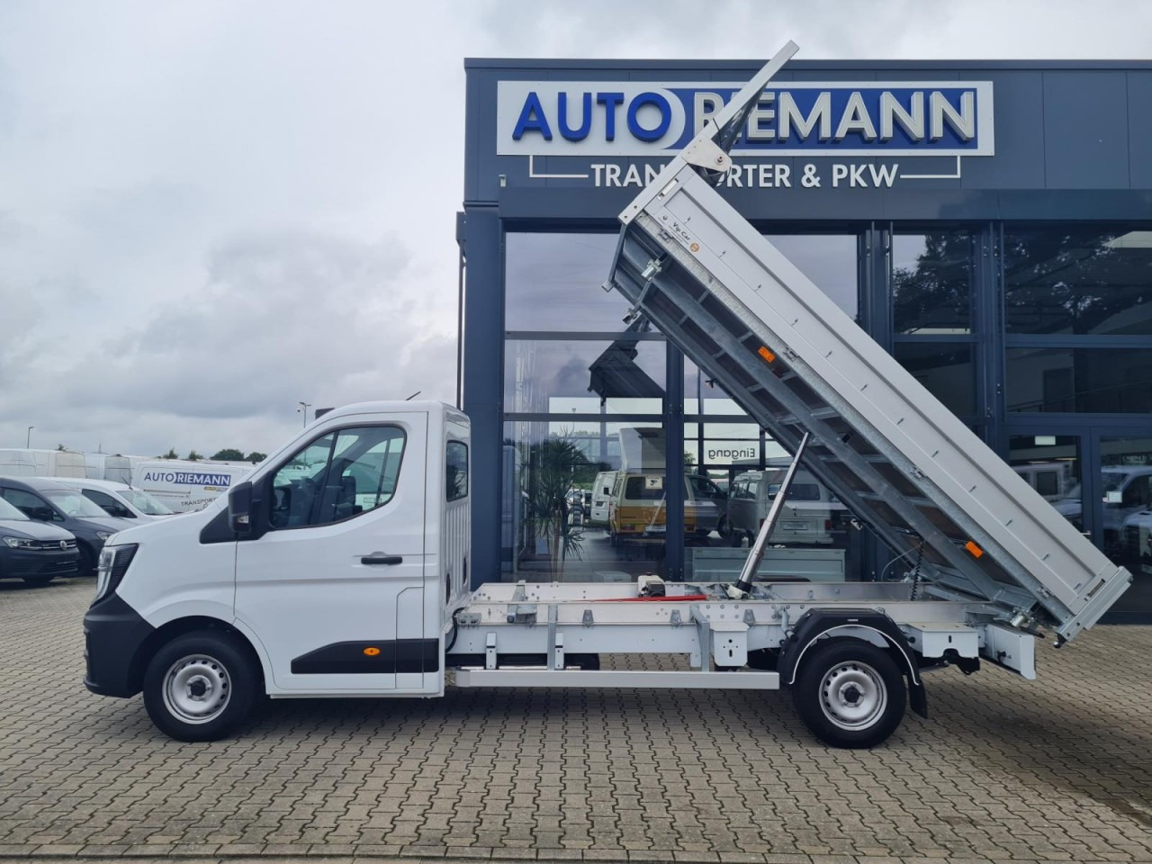 Renault Master New 35 3 Seiten Kipper Klima AHK - Dostavno vozilo kiper: slika 2 Renault Master New 35 3 Seiten Kipper Klima AHK - Dostavno vozilo kiper: slika 2