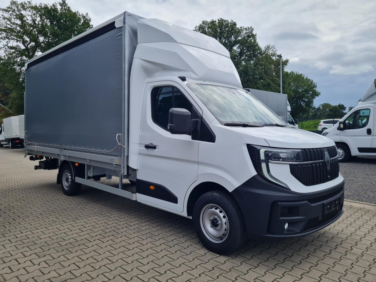 Renault Master Pritsche Schiebe Plane LBW Luftfederung - Dostavno vozilo sa ceradom: slika 4 Renault Master Pritsche Schiebe Plane LBW Luftfederung - Dostavno vozilo sa ceradom: slika 4