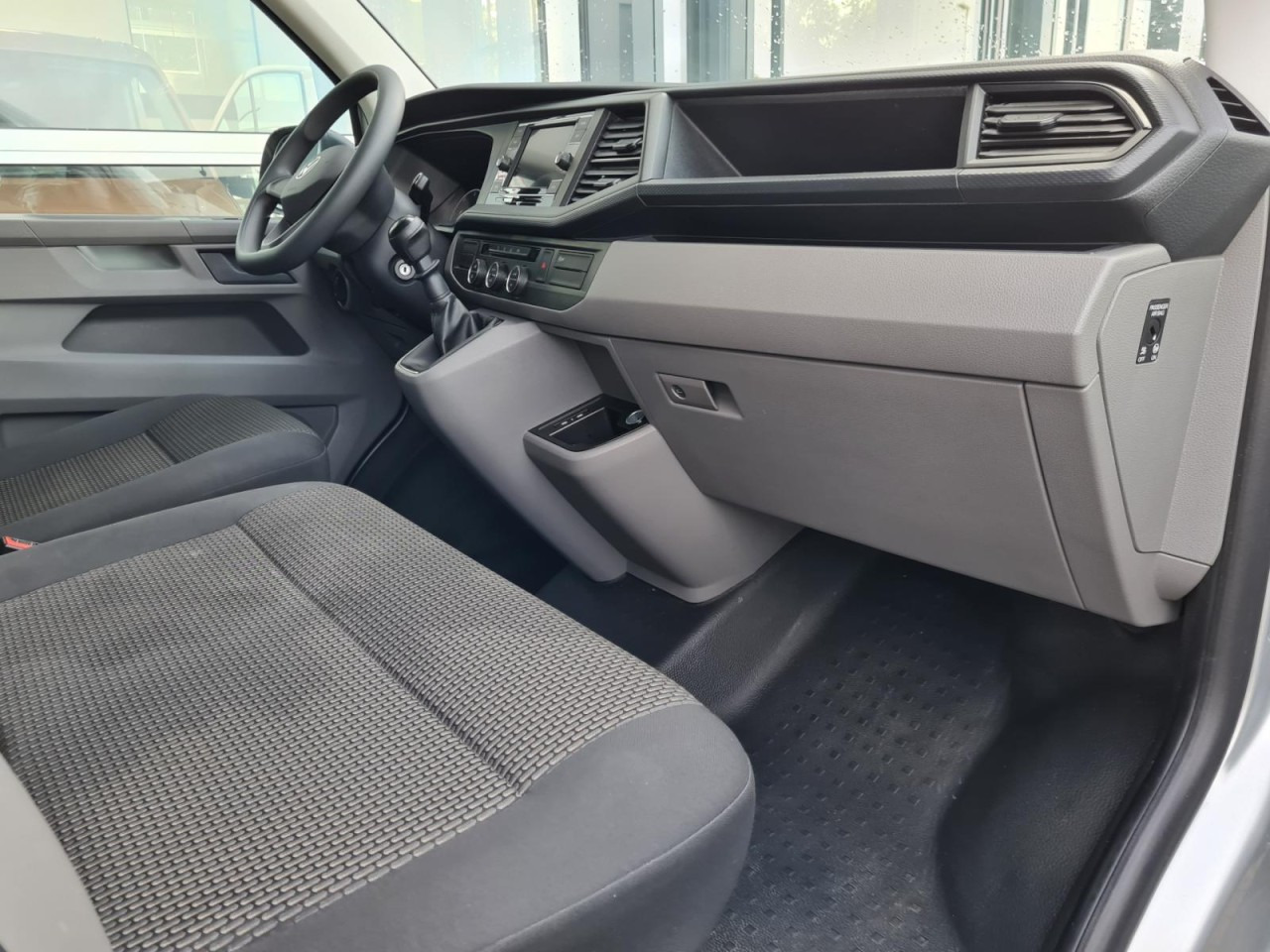 Minibus, Putnički kombi VW Volkswagen T6.1 Caravelle TDI lang 9 Sitzer 2 Schiebetüren Trendl.: slika 14 Minibus, Putnički kombi VW Volkswagen T6.1 Caravelle TDI lang 9 Sitzer 2 Schiebetüren Trendl.: slika 14