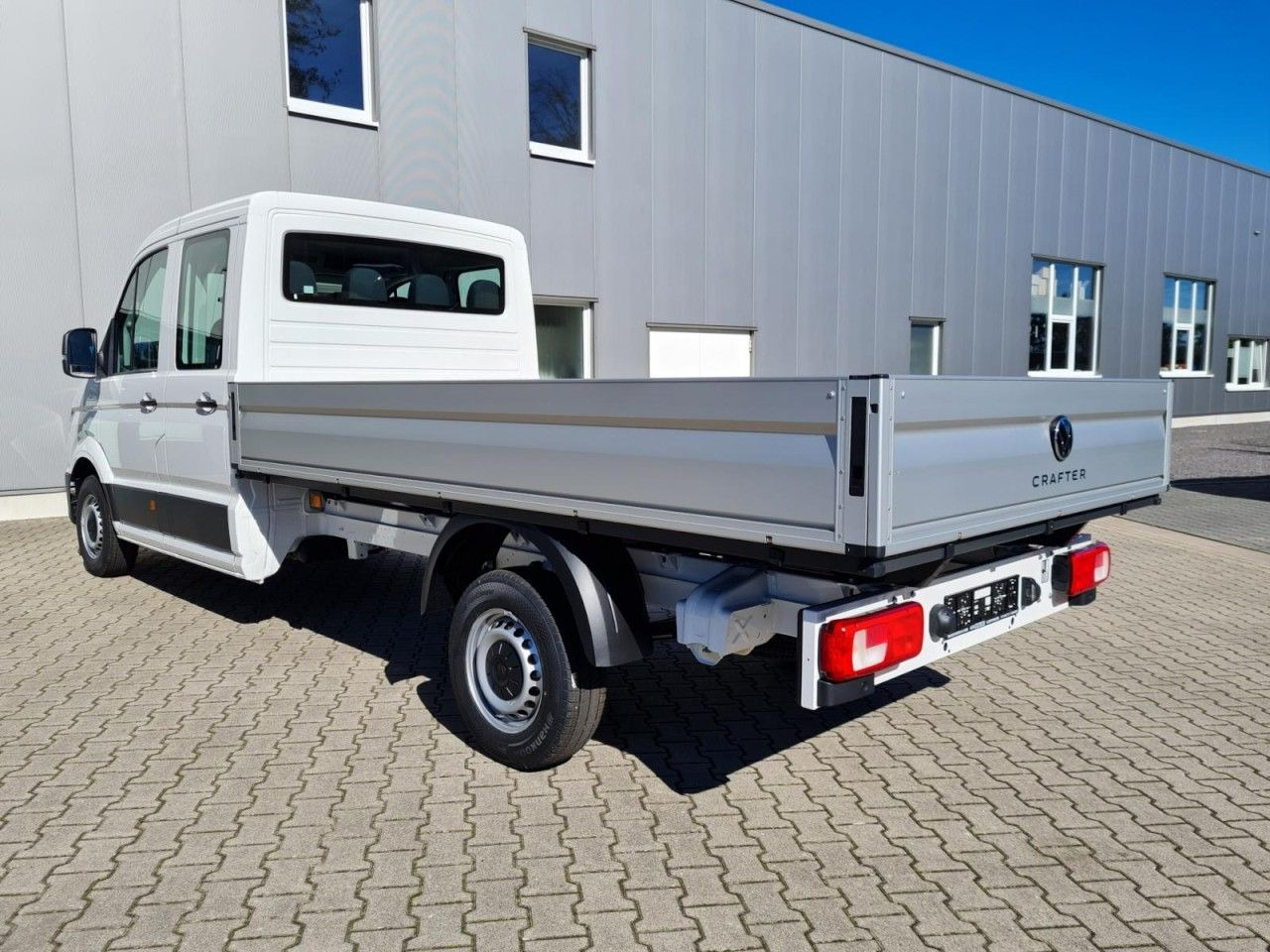 Volkswagen Crafter 35 DOKA 7-Sitze lang L4 KLIMA TEMPOMAT - Dostavno vozilo s ravnom platformom, Dostavno vozilo sa duplom kabinom: slika 4 Volkswagen Crafter 35 DOKA 7-Sitze lang L4 KLIMA TEMPOMAT - Dostavno vozilo s ravnom platformom, Dostavno vozilo sa duplom kabinom: slika 4