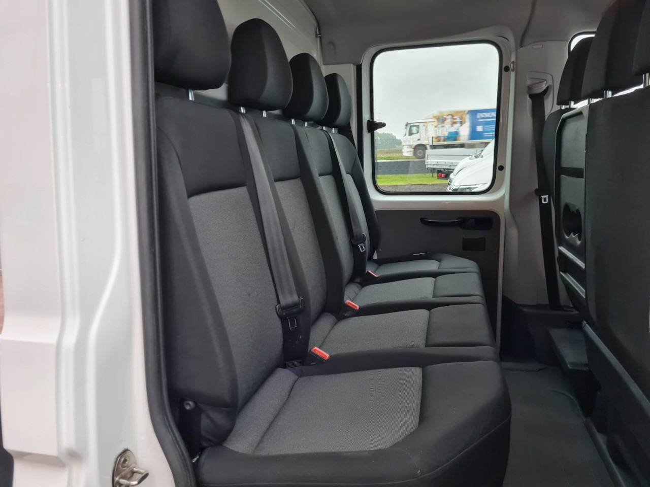 Volkswagen Crafter 35 Doka MR Pritsche AHK Klima 7 Sitzer - Dostavno vozilo s ravnom platformom, Dostavno vozilo sa duplom kabinom: slika 4 Volkswagen Crafter 35 Doka MR Pritsche AHK Klima 7 Sitzer - Dostavno vozilo s ravnom platformom, Dostavno vozilo sa duplom kabinom: slika 4