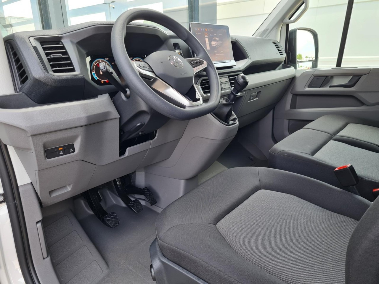 Volkswagen Crafter 35 Doka TDI MR LED KLIMA - Dostavno vozilo s ravnom platformom, Dostavno vozilo sa duplom kabinom: slika 4 Volkswagen Crafter 35 Doka TDI MR LED KLIMA - Dostavno vozilo s ravnom platformom, Dostavno vozilo sa duplom kabinom: slika 4