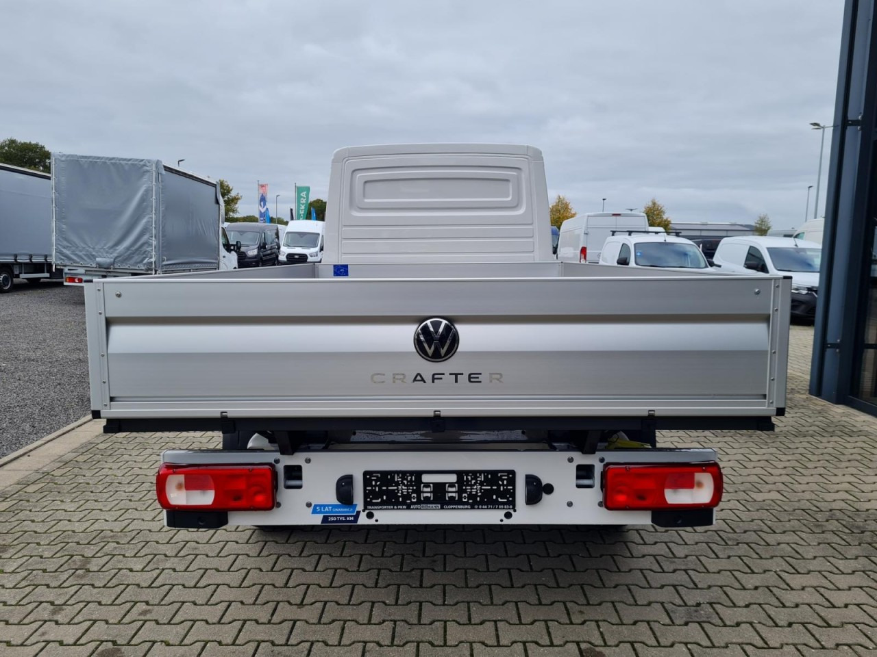 Volkswagen Crafter 35 Doka TDI Pritsche lang L4 KLIMA TEMPOMAT - Dostavno vozilo s ravnom platformom, Dostavno vozilo sa duplom kabinom: slika 5 Volkswagen Crafter 35 Doka TDI Pritsche lang L4 KLIMA TEMPOMAT - Dostavno vozilo s ravnom platformom, Dostavno vozilo sa duplom kabinom: slika 5