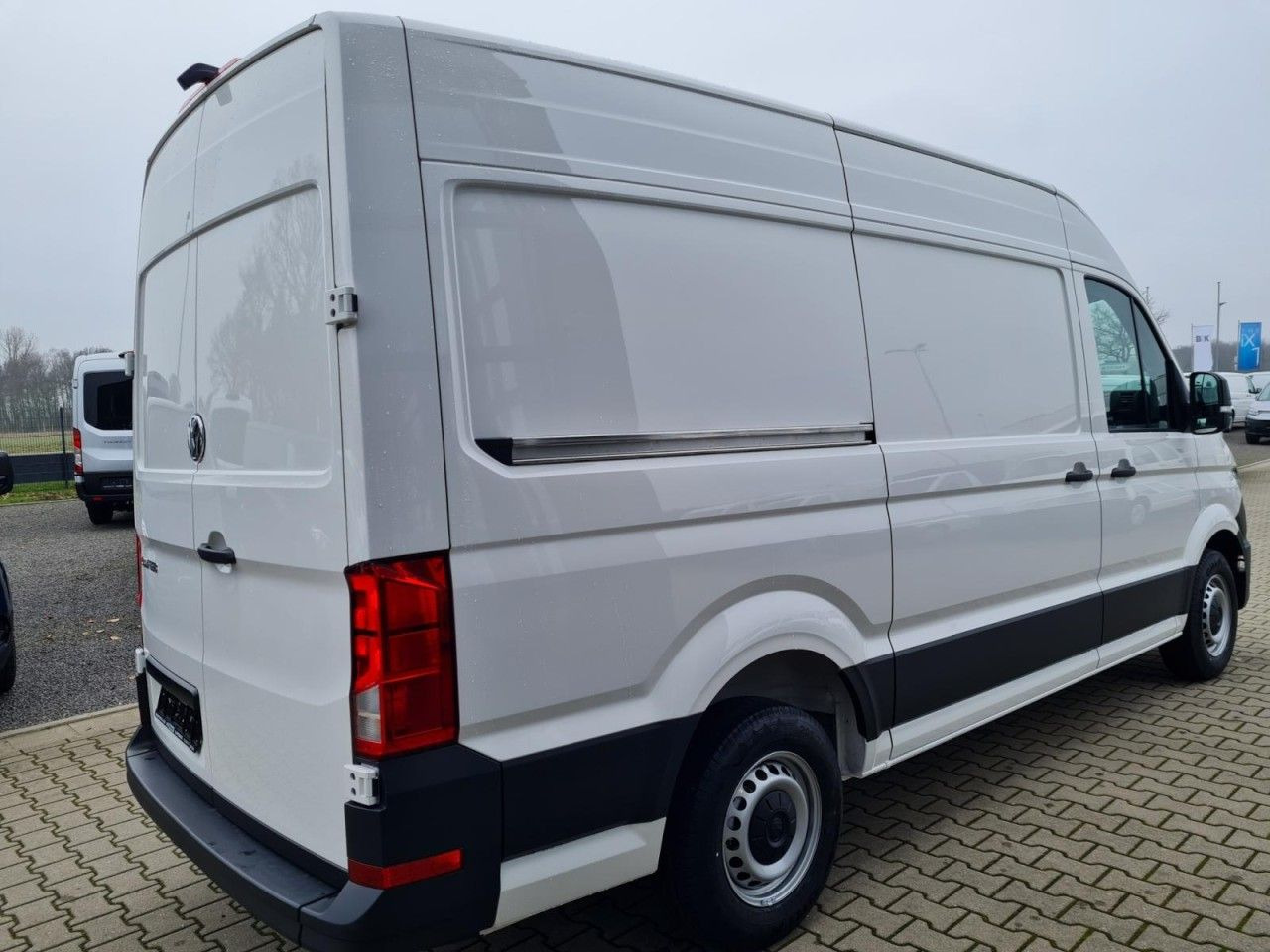 Volkswagen Crafter 35 Kasten MR hoch KLIMA KAMERA NAVI/APP - Furgon: slika 4 Volkswagen Crafter 35 Kasten MR hoch KLIMA KAMERA NAVI/APP - Furgon: slika 4