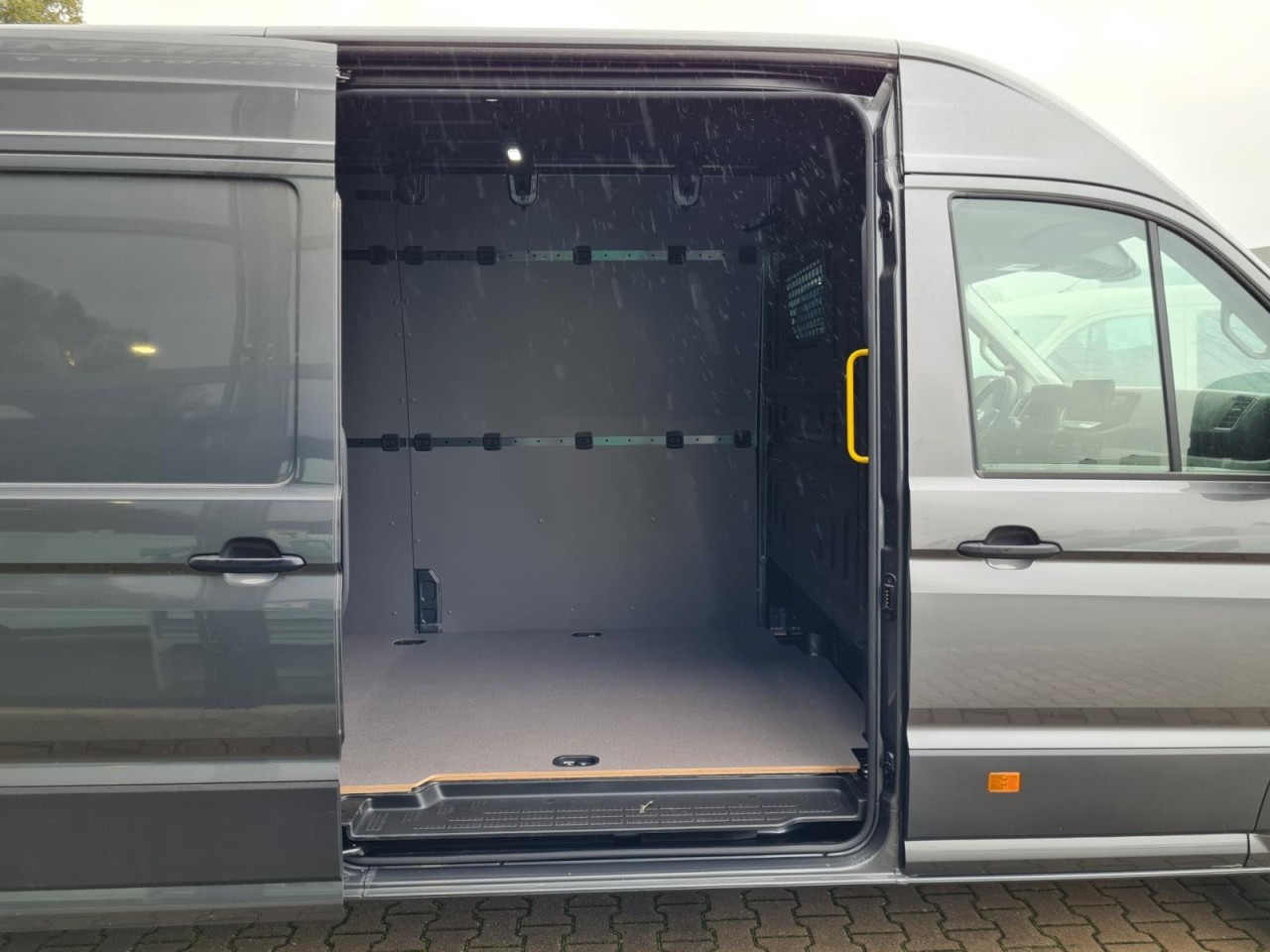 Volkswagen Crafter 35 Kasten Maxi L4H3 AG LED TEMPOMAT - Furgon: slika 4 Volkswagen Crafter 35 Kasten Maxi L4H3 AG LED TEMPOMAT - Furgon: slika 4