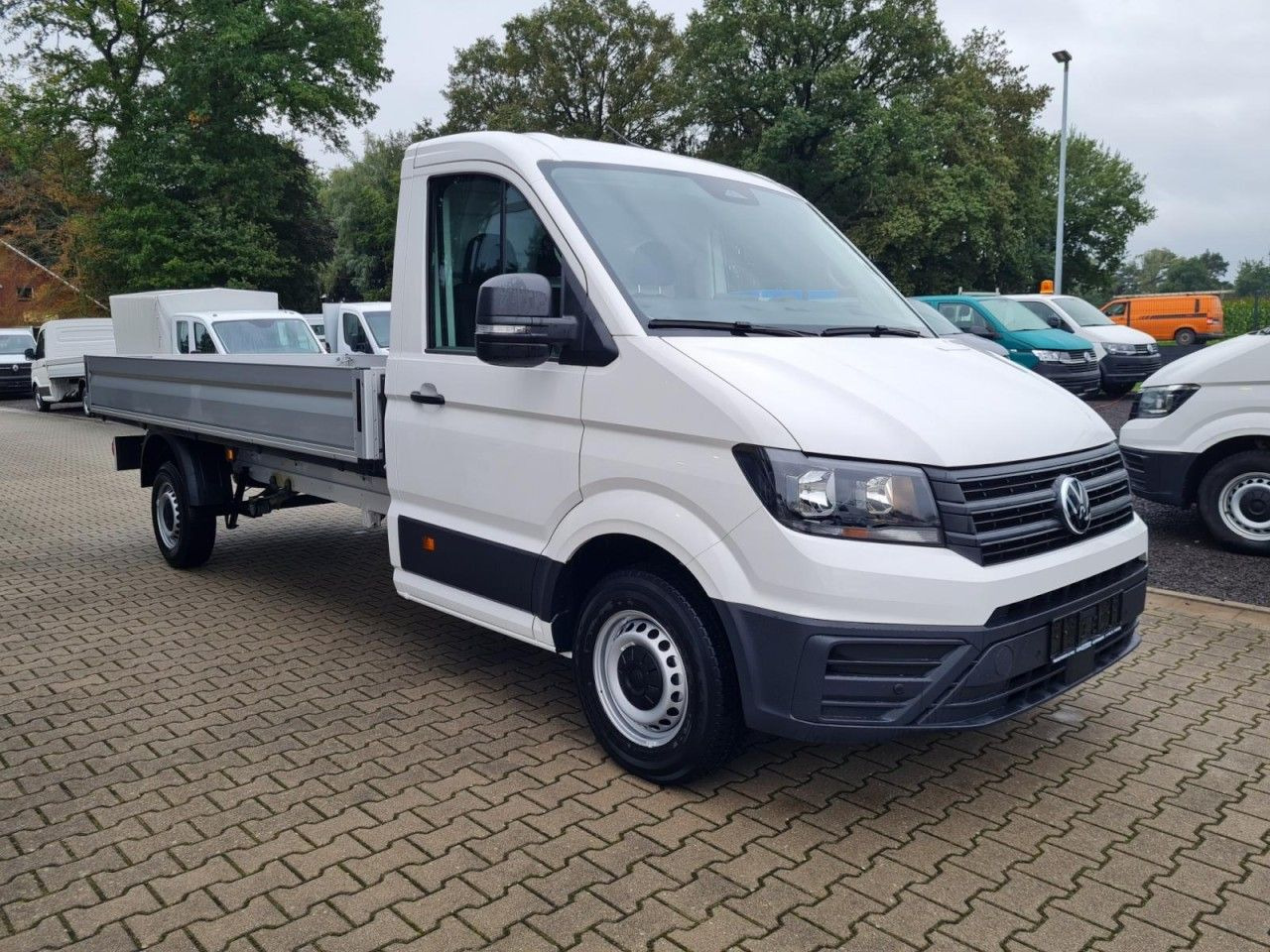 Volkswagen Crafter 35 Pritsche TDI Pritsche L4 KLIMA TEMPOM - Dostavno vozilo s ravnom platformom: slika 3 Volkswagen Crafter 35 Pritsche TDI Pritsche L4 KLIMA TEMPOM - Dostavno vozilo s ravnom platformom: slika 3