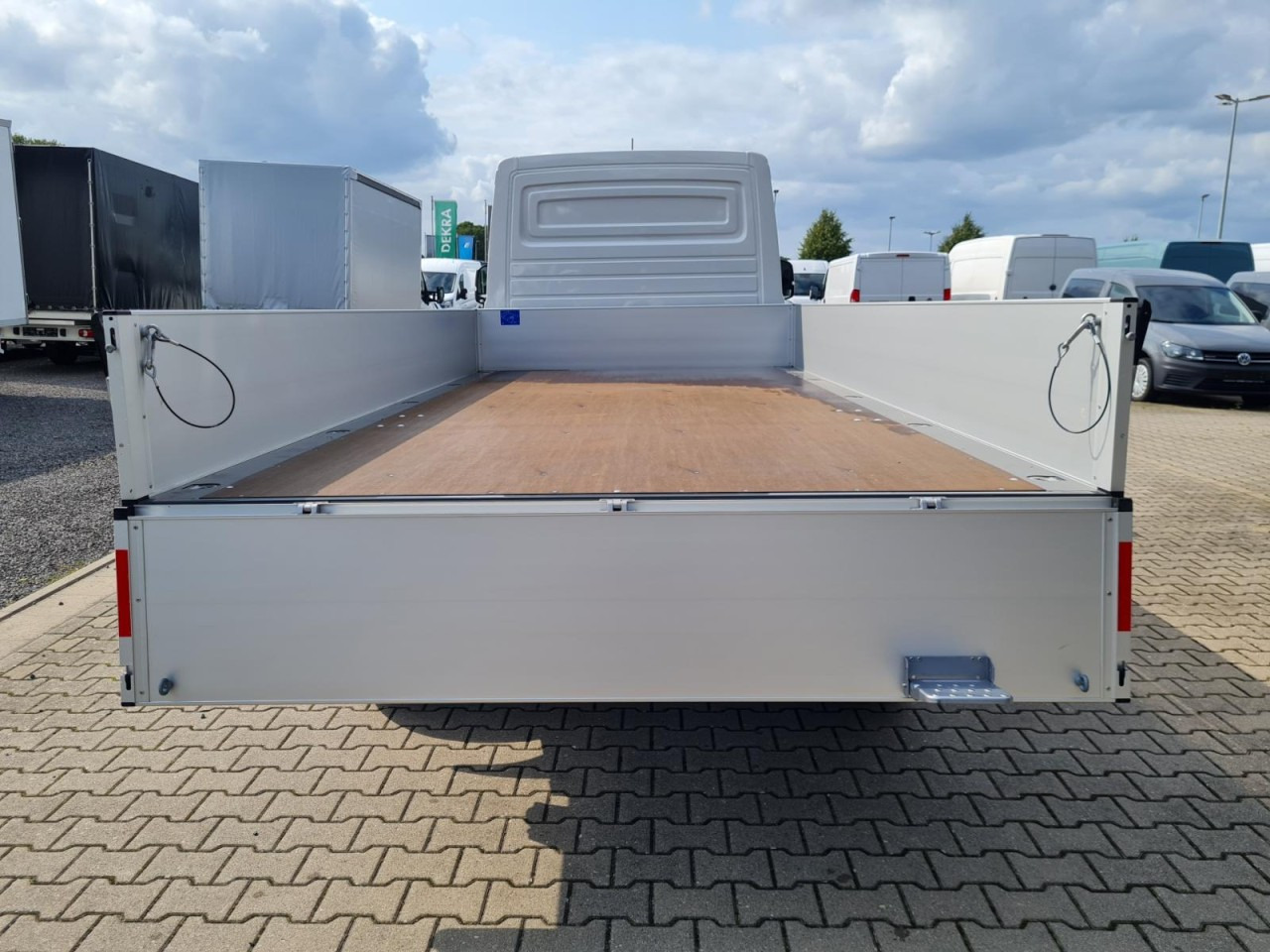 Volkswagen Crafter 35 Pritsche TDi L4 lang KLIMA TEMPOMAT - Dostavno vozilo s ravnom platformom: slika 5 Volkswagen Crafter 35 Pritsche TDi L4 lang KLIMA TEMPOMAT - Dostavno vozilo s ravnom platformom: slika 5