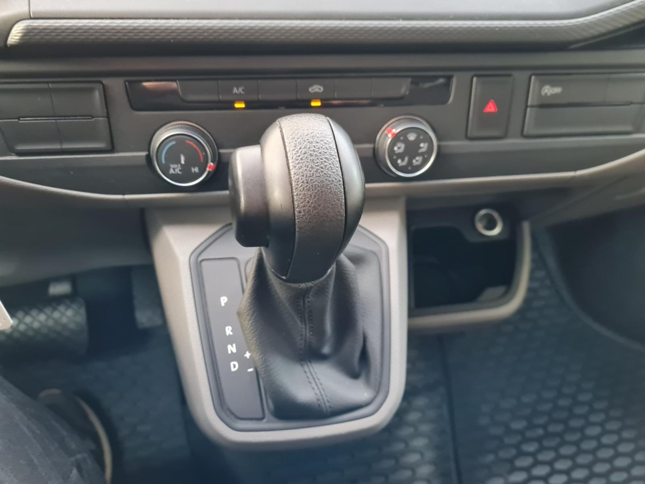 Mali kombi Volkswagen T6.1 Kasten TDI lang L2H1 DSG PDC KLIMA KAMERA: slika 12 Mali kombi Volkswagen T6.1 Kasten TDI lang L2H1 DSG PDC KLIMA KAMERA: slika 12