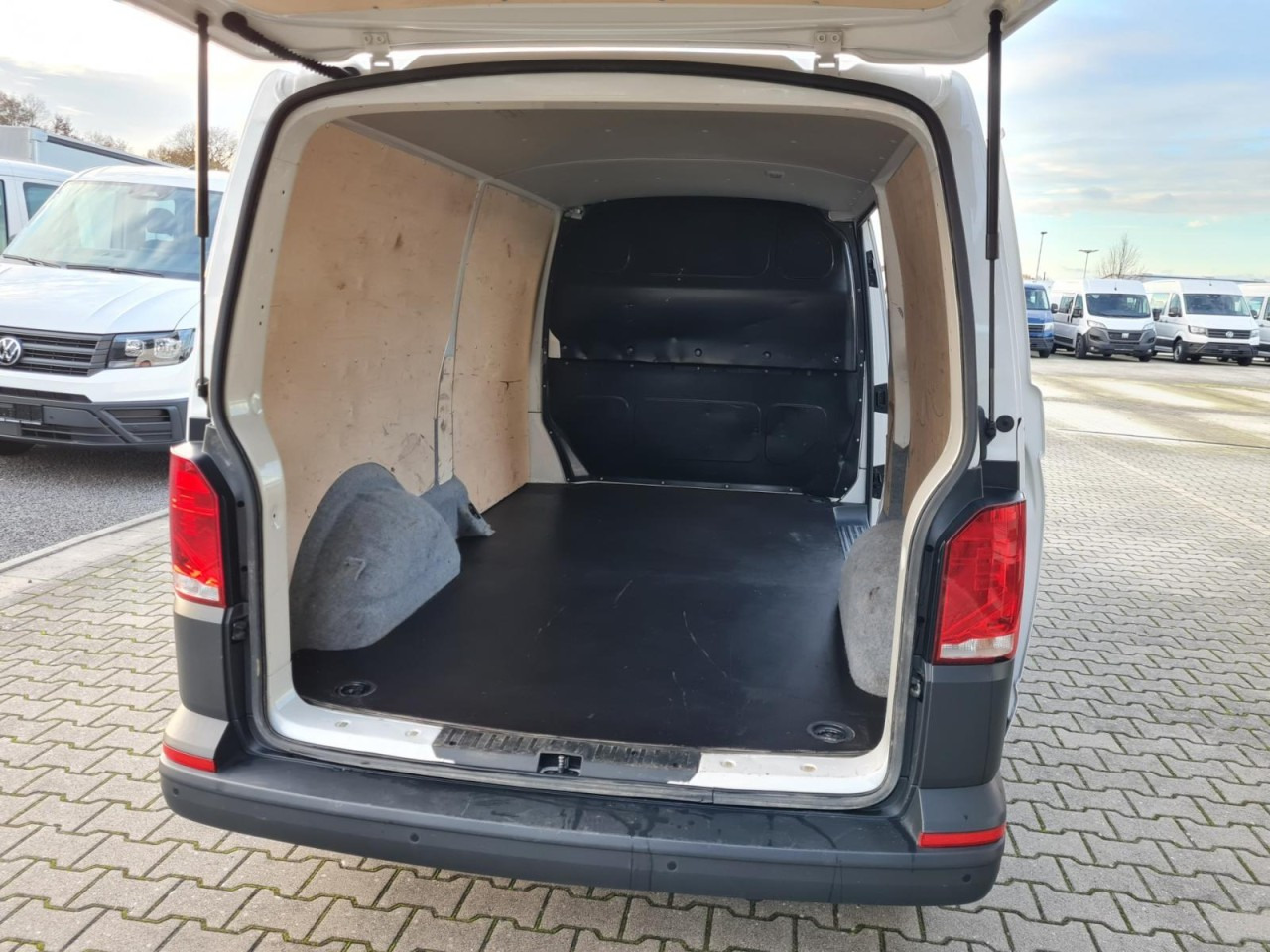 Mali kombi Volkswagen T6.1 Kasten TDI lang L2H1 DSG PDC KLIMA KAMERA: slika 17 Mali kombi Volkswagen T6.1 Kasten TDI lang L2H1 DSG PDC KLIMA KAMERA: slika 17