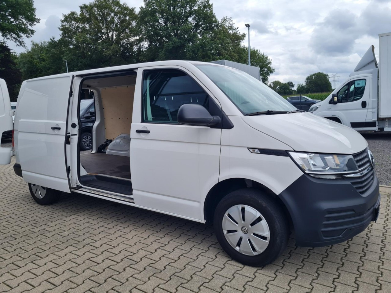 Volkswagen T6.1 Kasten TDi lang Flügeltüren KLIMA Verkleidungen - Mali kombi: slika 4 Volkswagen T6.1 Kasten TDi lang Flügeltüren KLIMA Verkleidungen - Mali kombi: slika 4