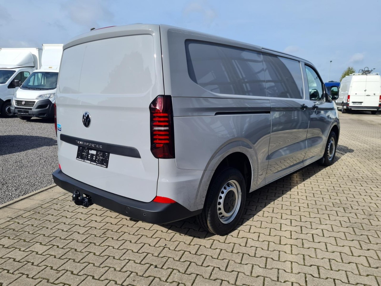 Volkswagen T7 Transporter Kasten TDi AG L2 AHK KLIMA KAMERA LED - Mali kombi: slika 4 Volkswagen T7 Transporter Kasten TDi AG L2 AHK KLIMA KAMERA LED - Mali kombi: slika 4