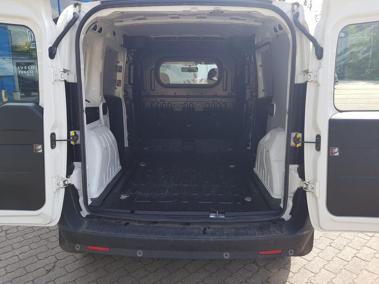 Fiat Doblo Kastenwagen SX 1.3 Klima, Radio mit Nav... - Putnički kombi: slika 5 Fiat Doblo Kastenwagen SX 1.3 Klima, Radio mit Nav... - Putnički kombi: slika 5