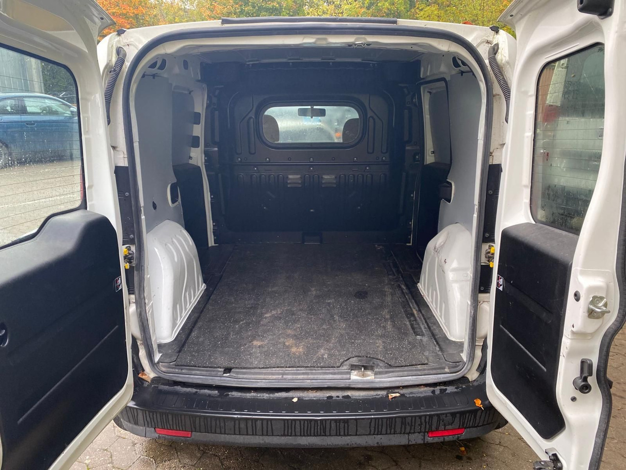 Fiat Doblo SX Kasten Cargo 1.3 Multijet Motorscha... - Putnički kombi: slika 5 Fiat Doblo SX Kasten Cargo 1.3 Multijet Motorscha... - Putnički kombi: slika 5