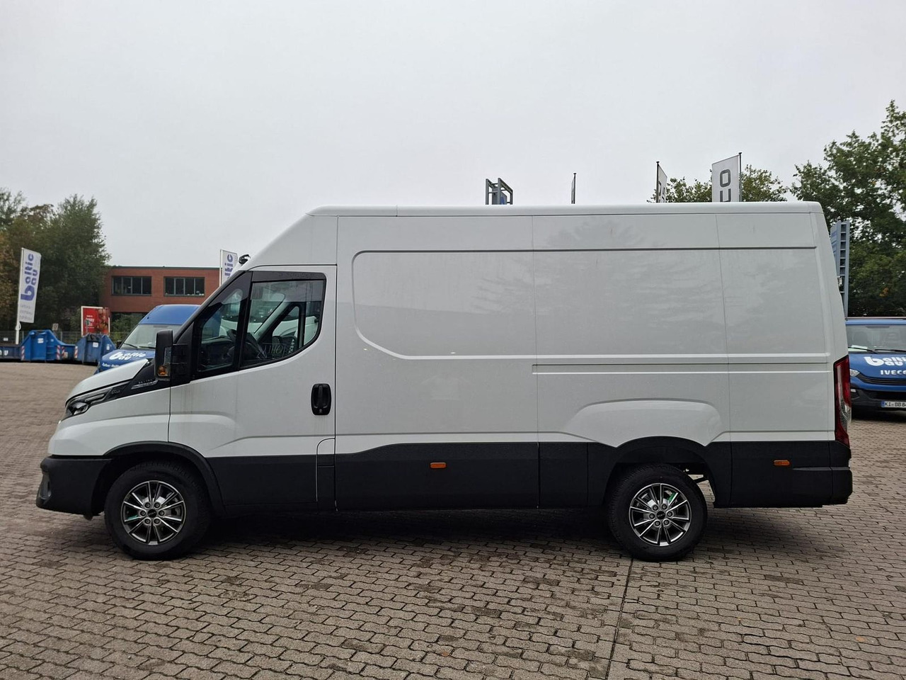 Iveco 35S16A8V Klima, Radio, Kamera ab 0% Finanzierbar - Furgon: slika 2 Iveco 35S16A8V Klima, Radio, Kamera ab 0% Finanzierbar - Furgon: slika 2