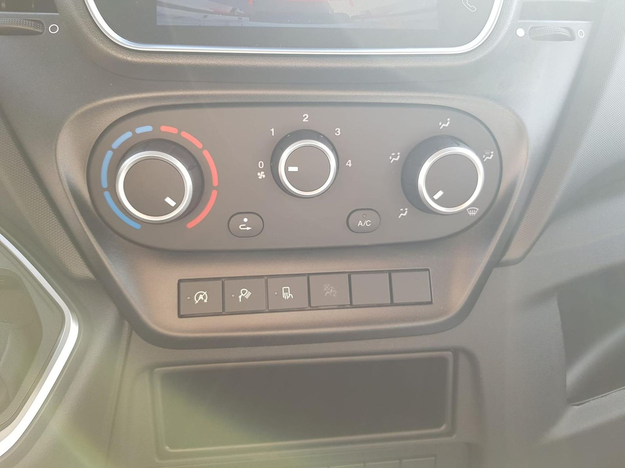Furgon Iveco Daily 35S14A8 V Y mit Rückfahrkamera und Radi...: slika 15 Furgon Iveco Daily 35S14A8 V Y mit Rückfahrkamera und Radi...: slika 15