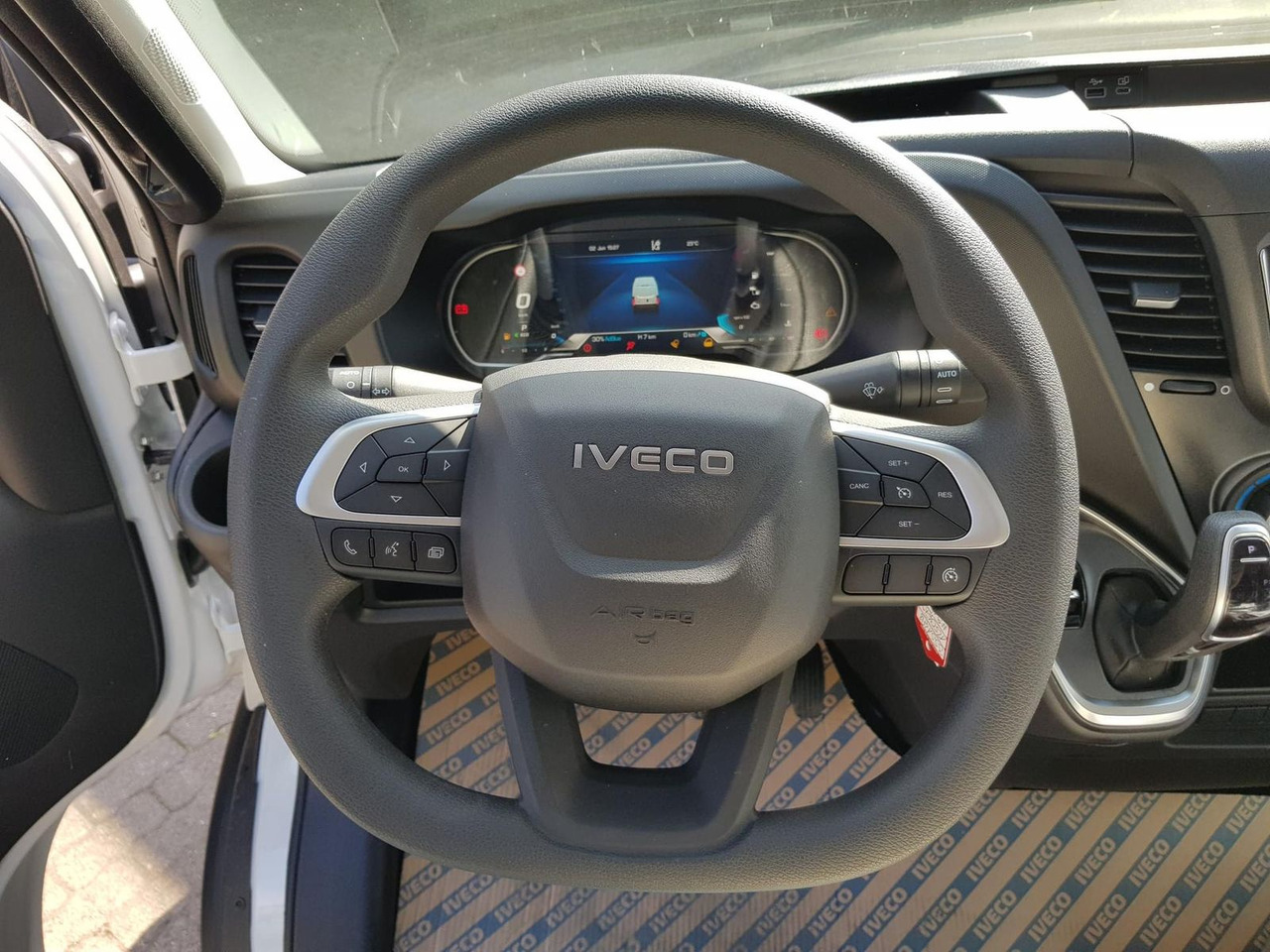 Furgon Iveco Daily 35S14A8 V Y mit Rückfahrkamera und Radi...: slika 12 Furgon Iveco Daily 35S14A8 V Y mit Rückfahrkamera und Radi...: slika 12