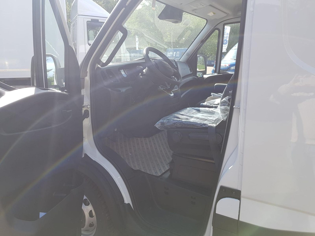 Furgon Iveco Daily 35S14A8 V Y mit Rückfahrkamera und Radi...: slika 10 Furgon Iveco Daily 35S14A8 V Y mit Rückfahrkamera und Radi...: slika 10