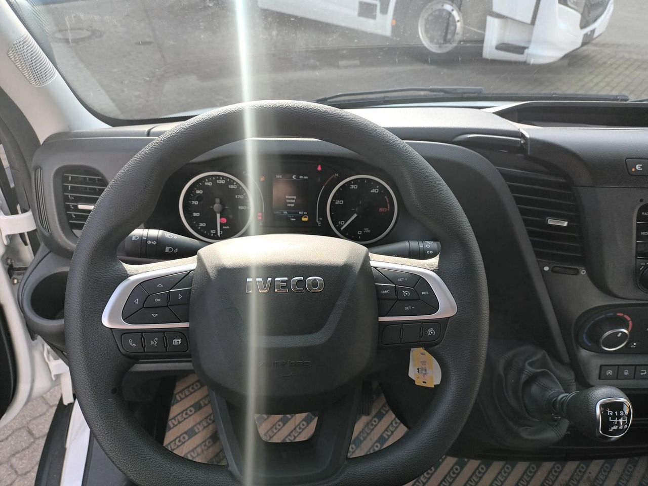 Lizing  Iveco Daily 35S14HE Koffer LBW, Rückfahrkamera 2x a... Iveco Daily 35S14HE Koffer LBW, Rückfahrkamera 2x a...: slika 10