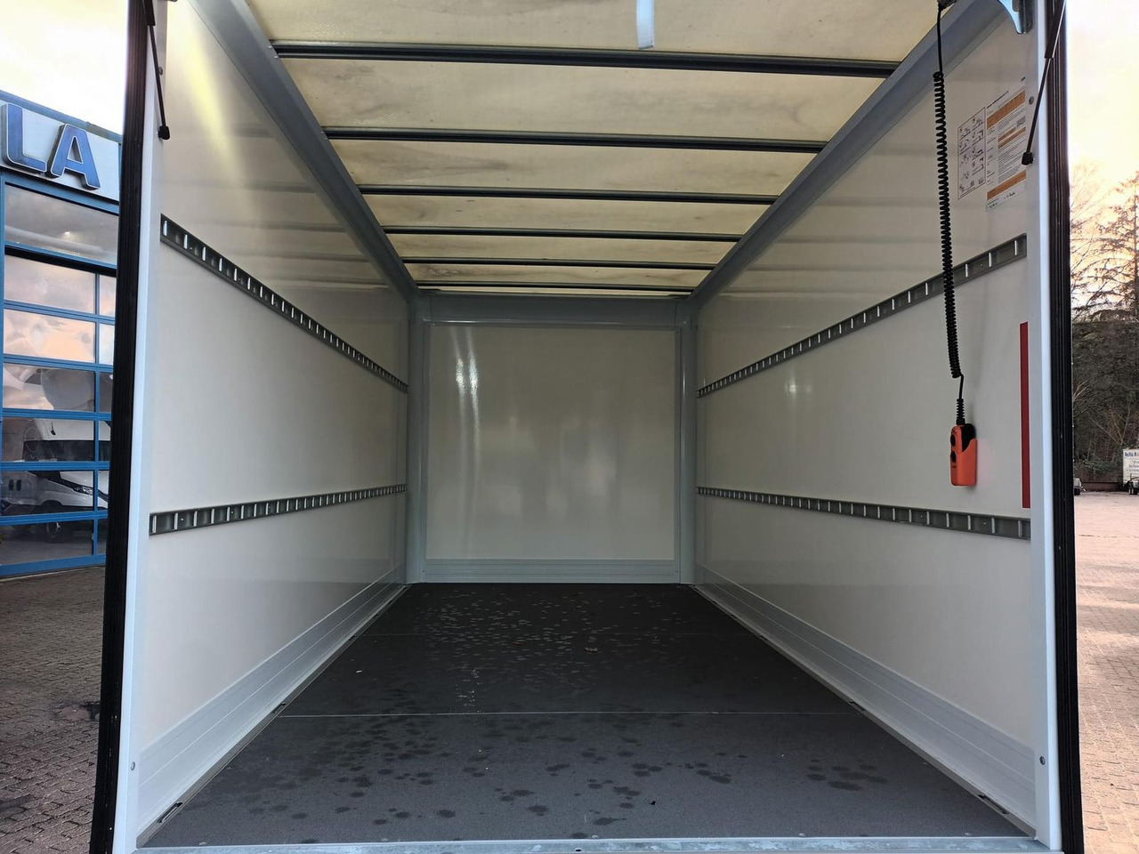 Iveco Daily 35S16HA8 Koffer*LBW*Rückfahrkamera* ab ... - Dostavno vozilo sa zatvorenim sandukom: slika 5 Iveco Daily 35S16HA8 Koffer*LBW*Rückfahrkamera* ab ... - Dostavno vozilo sa zatvorenim sandukom: slika 5