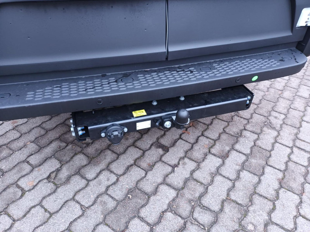 Iveco Daily 35S18HA8V 4100 KLIMA*AHK*RÜCKFAHRKAMERA... - Furgon: slika 4 Iveco Daily 35S18HA8V 4100 KLIMA*AHK*RÜCKFAHRKAMERA... - Furgon: slika 4