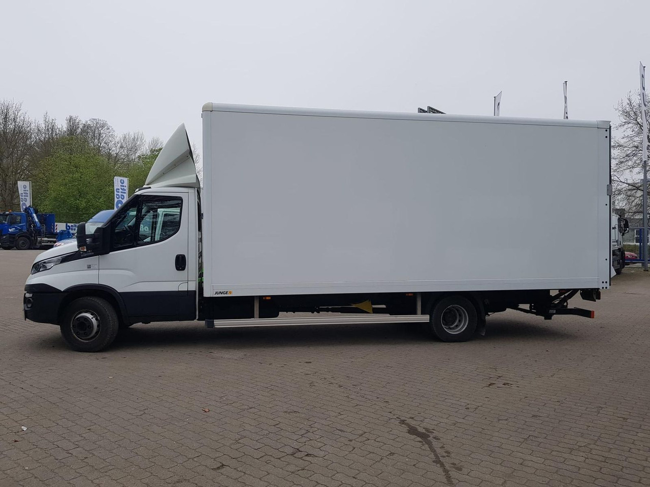 Iveco Daily 70C18HA8/P Koffer, Luftfederung, Kamera... - Dostavno vozilo sa zatvorenim sandukom: slika 3 Iveco Daily 70C18HA8/P Koffer, Luftfederung, Kamera... - Dostavno vozilo sa zatvorenim sandukom: slika 3