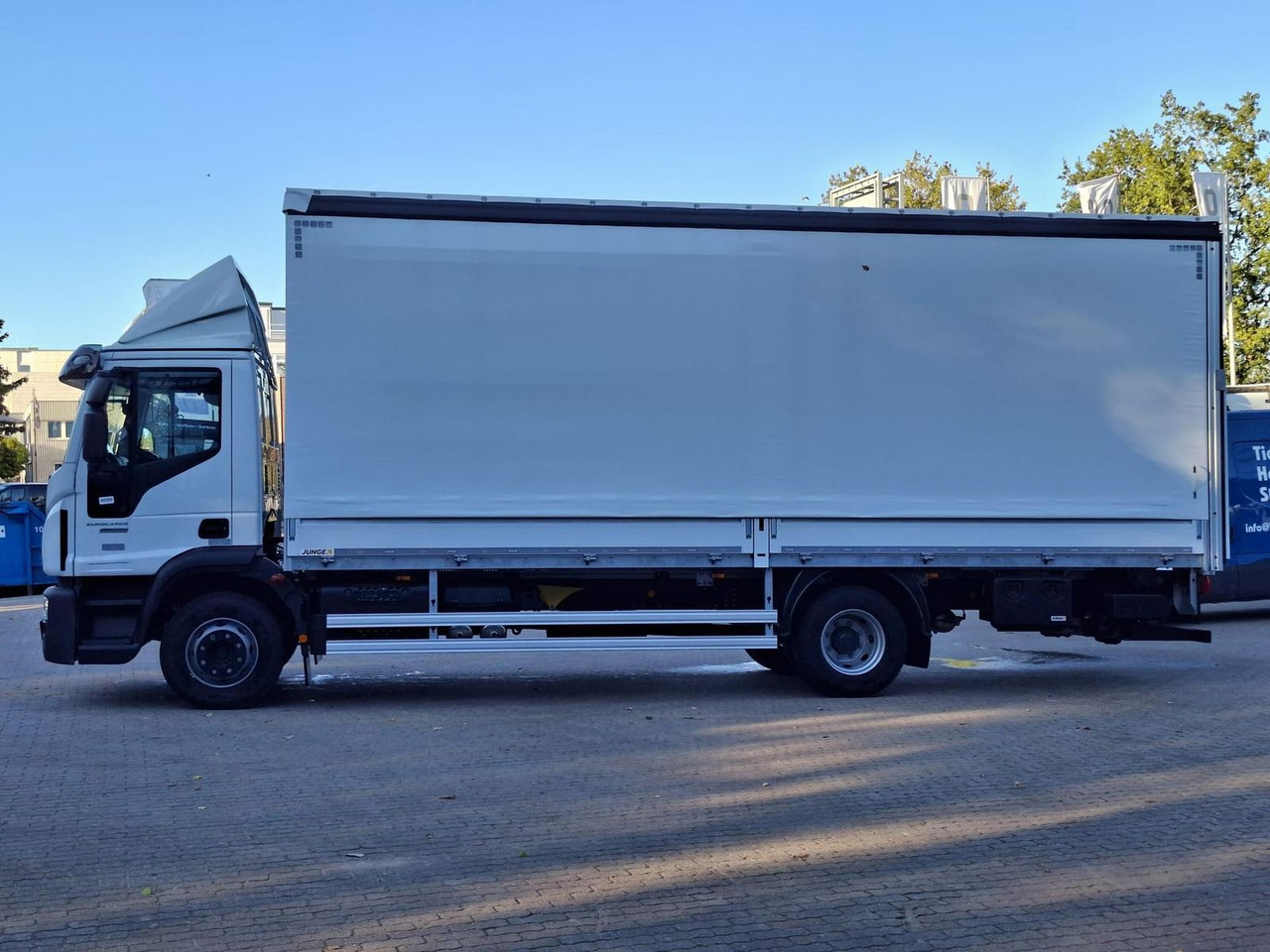 Iveco ML120E25/P JUNGE KOFFER LBW 1,5t AHK 185 kW (... - Dostavno vozilo sa zatvorenim sandukom: slika 2 Iveco ML120E25/P JUNGE KOFFER LBW 1,5t AHK 185 kW (... - Dostavno vozilo sa zatvorenim sandukom: slika 2