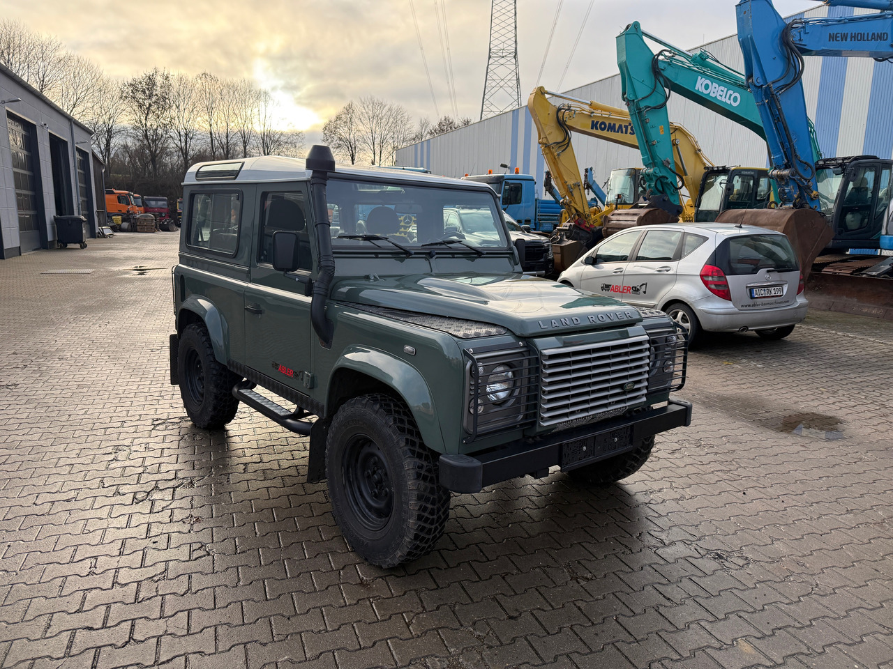 Land Rover Defender 90 2.4TD4 LKW Zulassung AHK - Automobil: slika 4 Land Rover Defender 90 2.4TD4 LKW Zulassung AHK - Automobil: slika 4