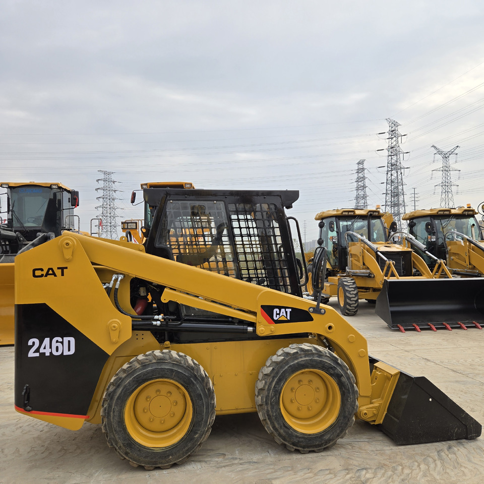 CATERPILLAR 246D - Mini utovarivač: slika 5 CATERPILLAR 246D - Mini utovarivač: slika 5