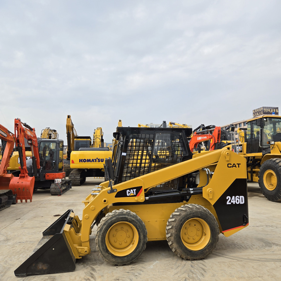 CATERPILLAR 246D - Mini utovarivač: slika 3 CATERPILLAR 246D - Mini utovarivač: slika 3