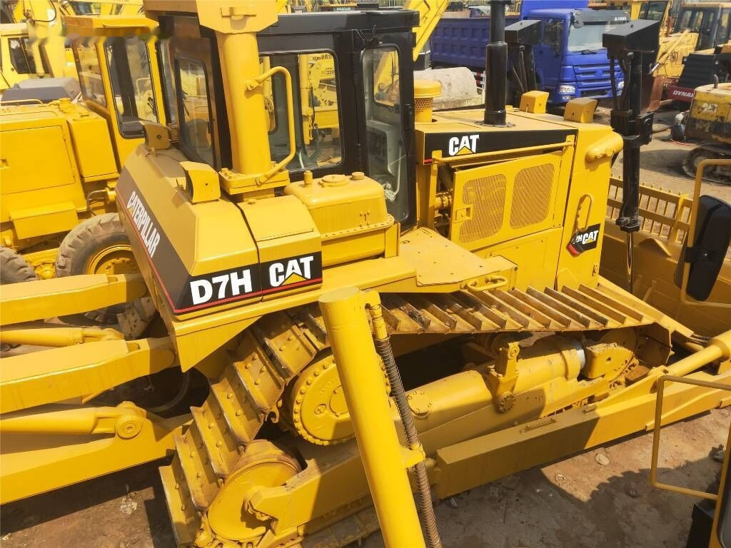 Caterpillar D 7 H - Buldožer: slika 2 Caterpillar D 7 H - Buldožer: slika 2