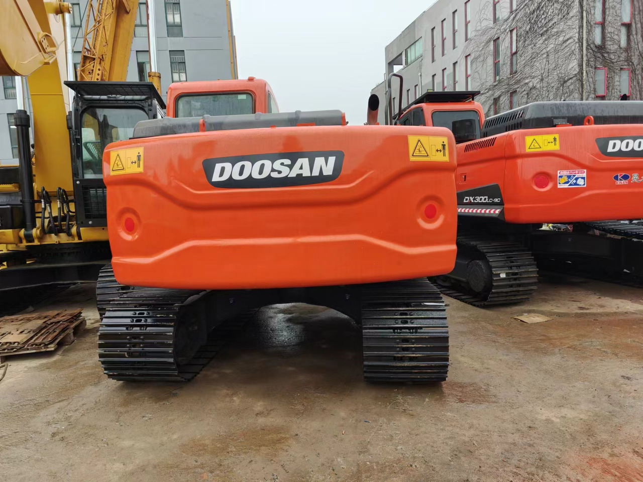 DOOSAN DX140 - Bager: slika 3 DOOSAN DX140 - Bager: slika 3