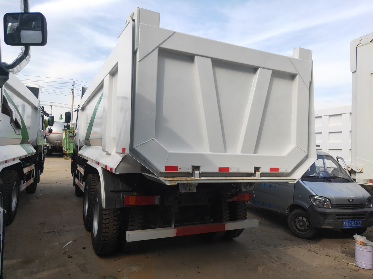 Sinotruk HOWO 371 6*4 Dump truck - Istovarivač: slika 2 Sinotruk HOWO 371 6*4 Dump truck - Istovarivač: slika 2