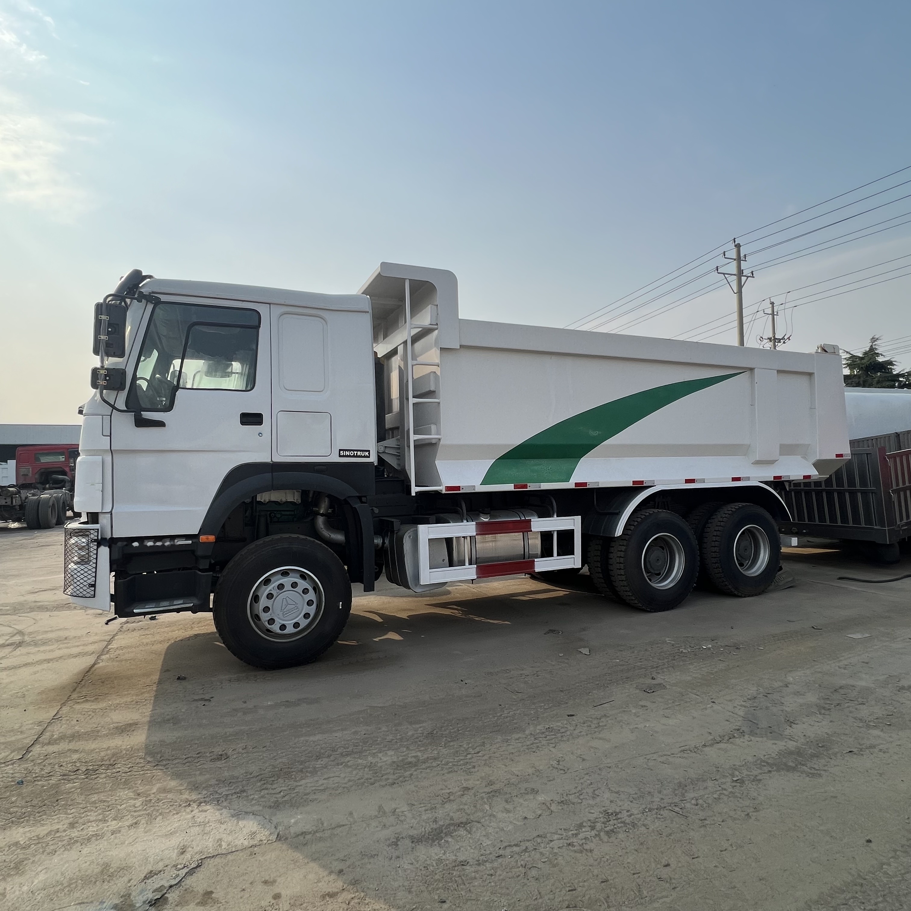 Istovarivač Sinotruk HOWO 371 6*4 Dump truck: slika 8
