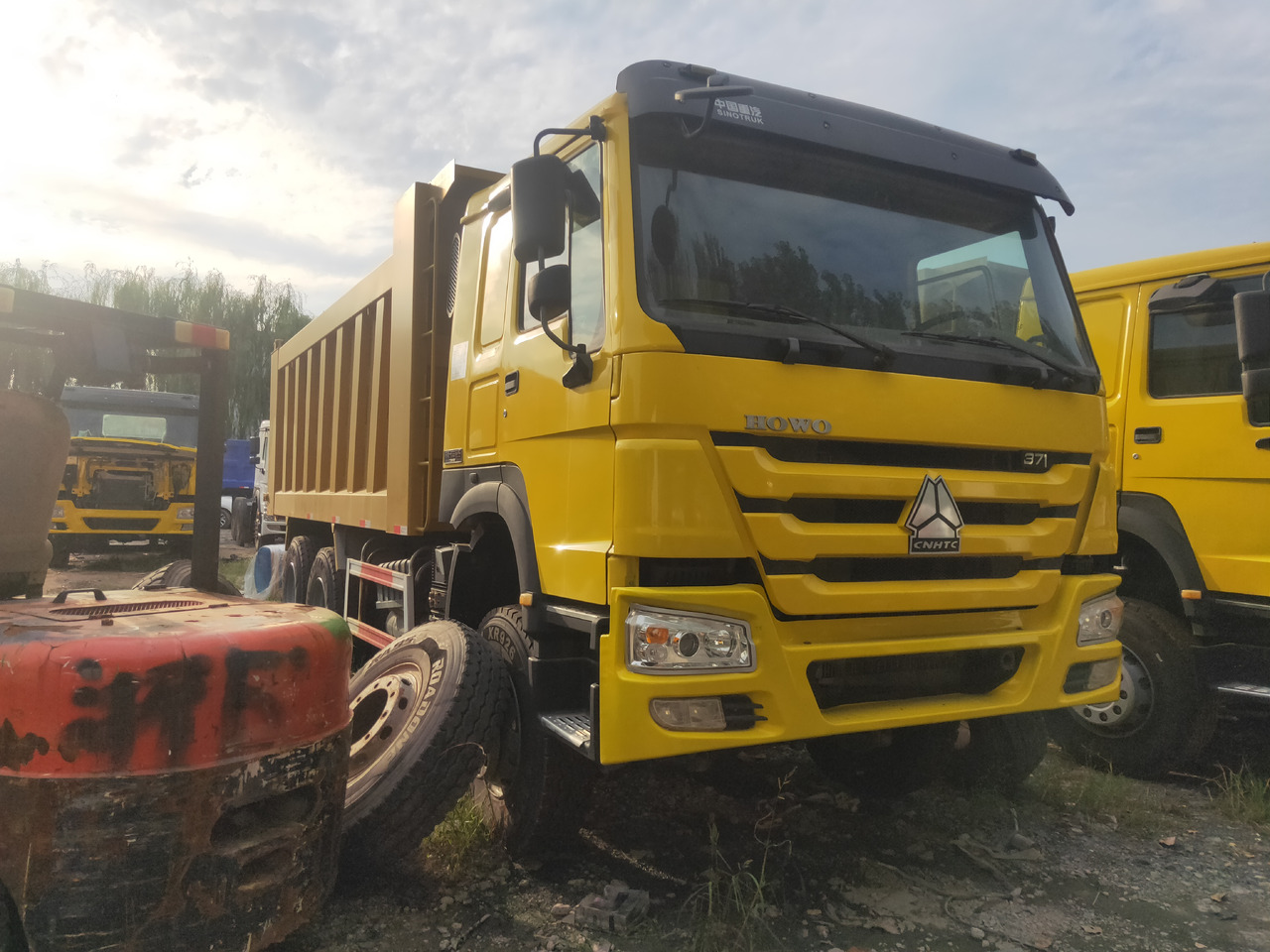 Sinotruk HOWO 371 6*4 Dump truck - Istovarivač: slika 1 Sinotruk HOWO 371 6*4 Dump truck - Istovarivač: slika 1