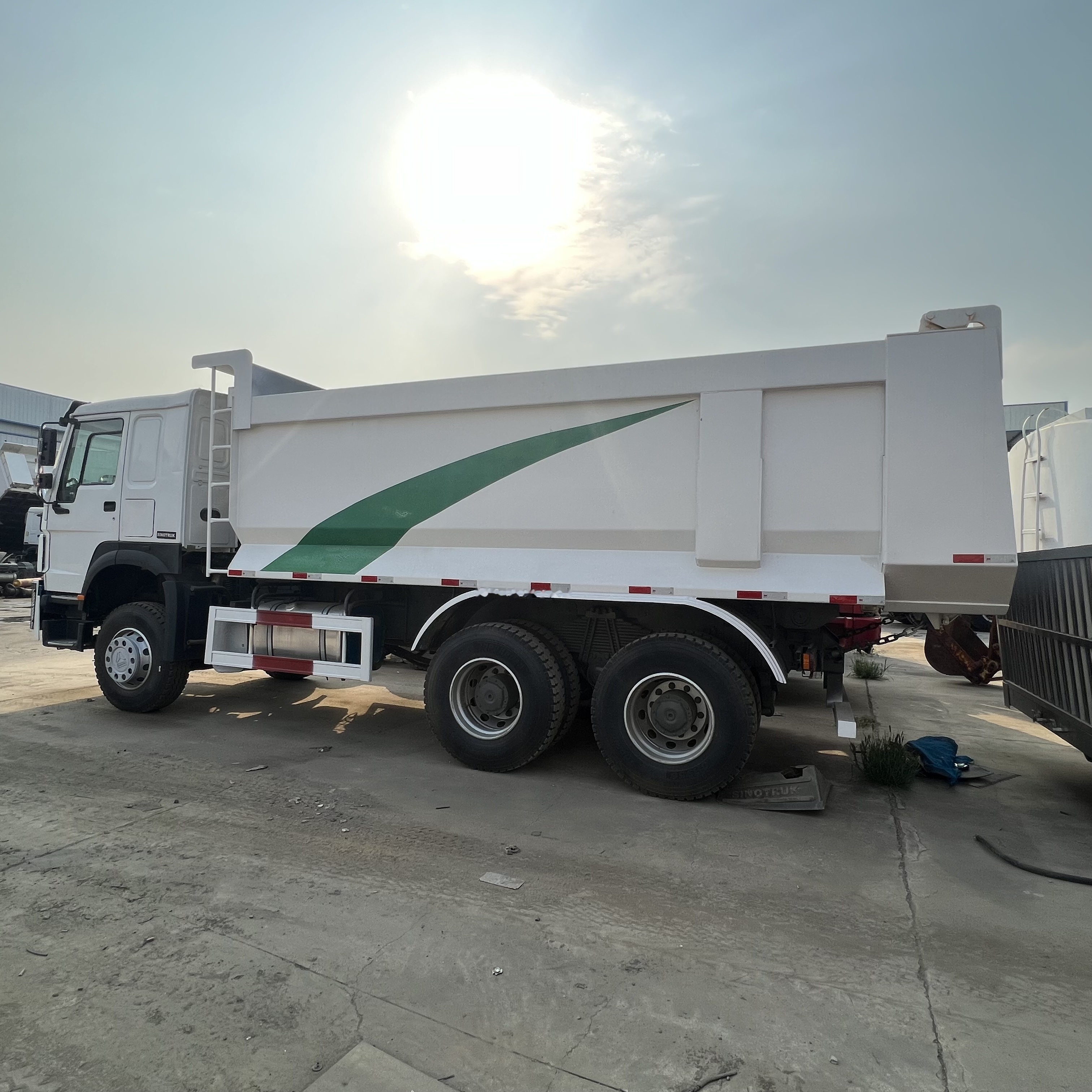 Istovarivač Sinotruk HOWO 371 6*4 Dump truck: slika 6