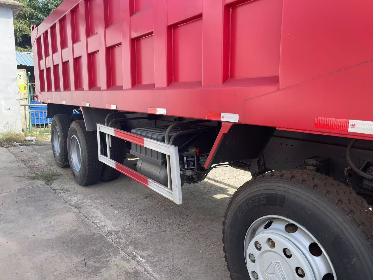 Istovarivač Sinotruk HOWO 371 8*4 Dump truck: slika 6